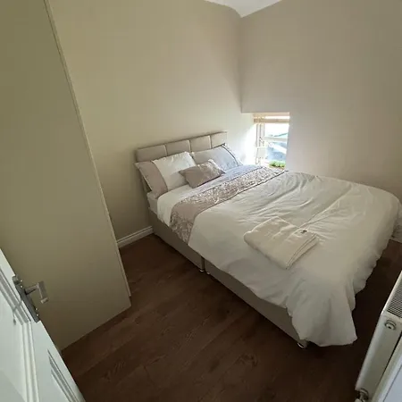 The Shebeen Apartment2 *